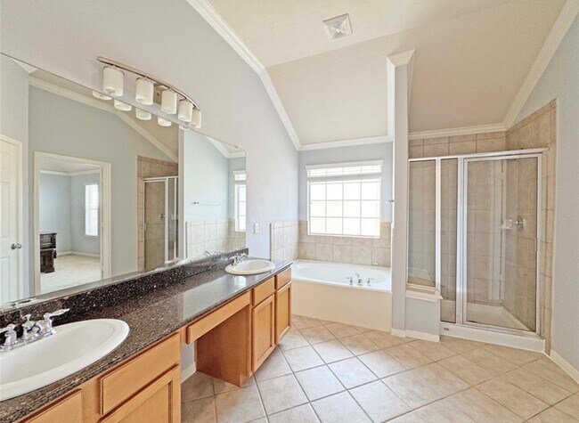 Building Photo - 6222 Skyline Dr