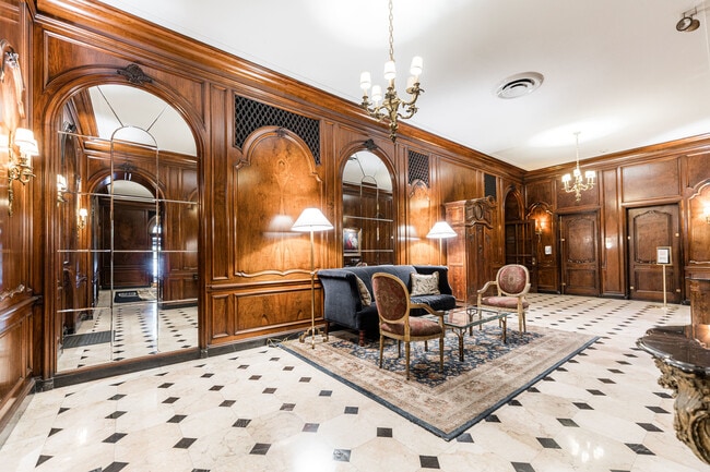 Building Photo - 2000 N Lincoln Park W