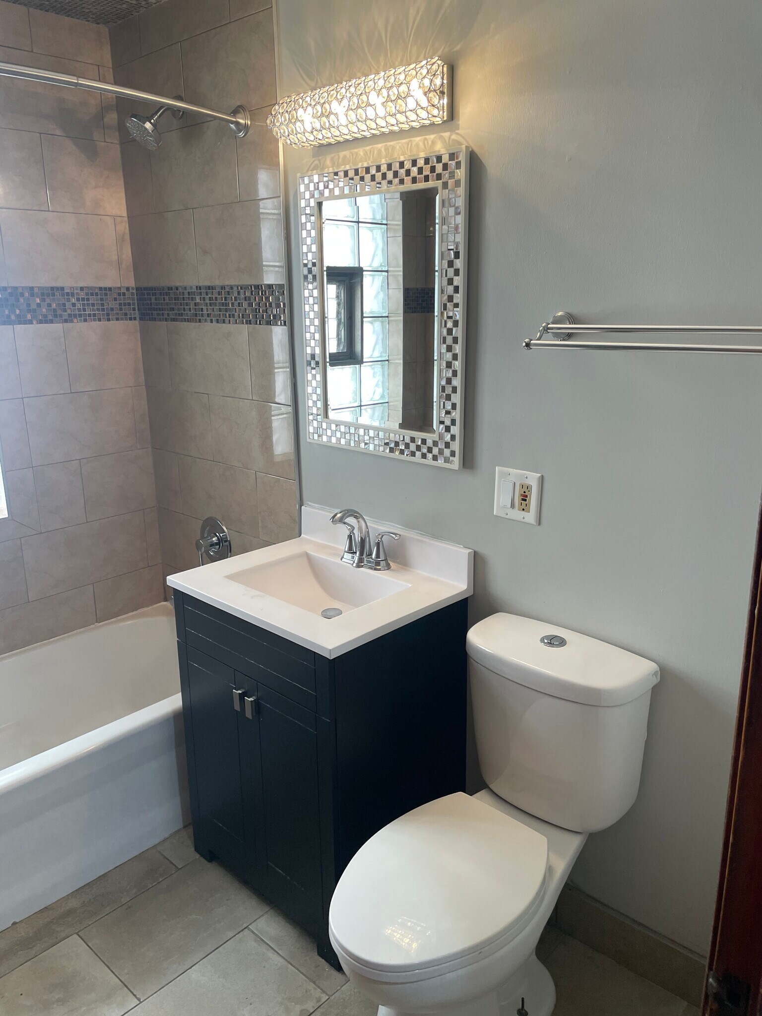 Building Photo - 7321 S Artesian Ave