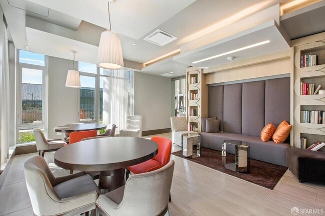 Building Photo - 708 Long Bridge St