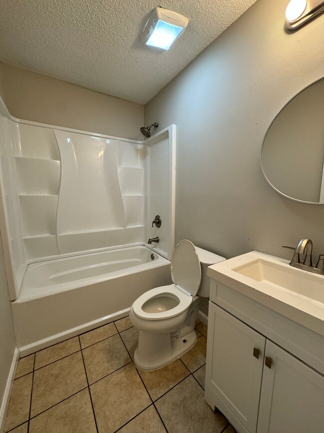 Building Photo - 3 Bed / 1.5 Bath with Bonus Room in BAY - ...