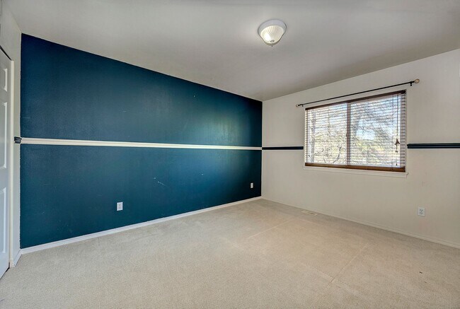 Building Photo - Mountlake Terrace Two Story Home