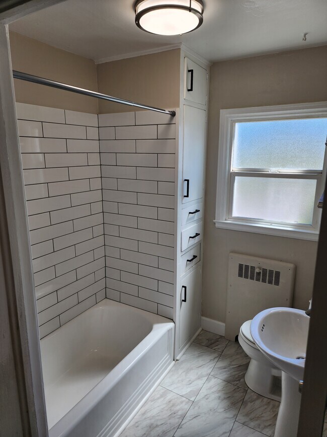 Building Photo - 210 E 4800 S