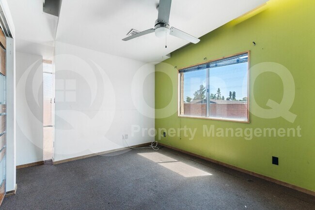 Building Photo - 3907 S Farmer Ave