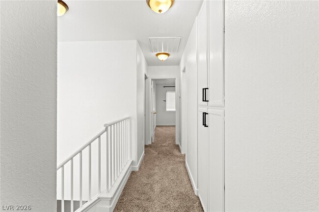 Building Photo - 2212 Silver Pine Dr