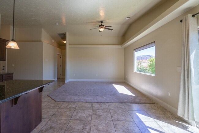 Building Photo - Pet Friendly-Beautiful 3 bed 2 bath home w...
