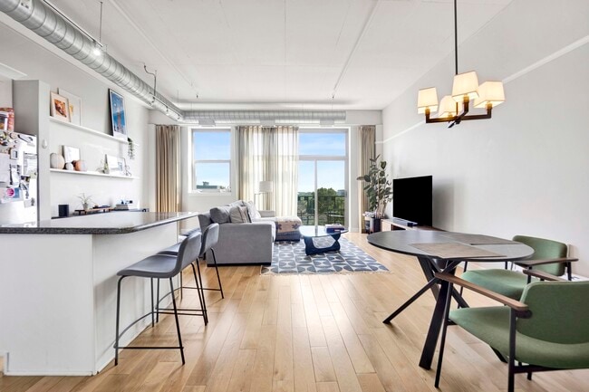 Building Photo - 1301 W Madison St