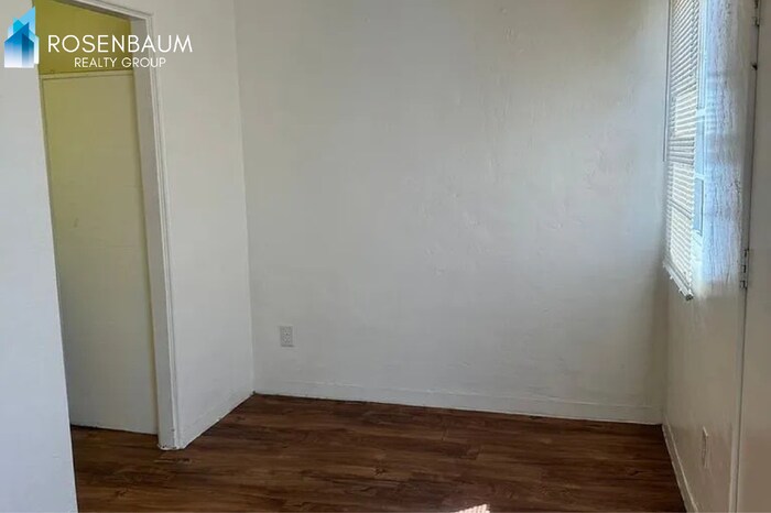 Building Photo - 1701 N Village Dr