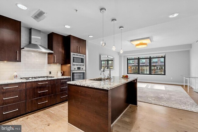 Building Photo - 7171 Woodmont Ave