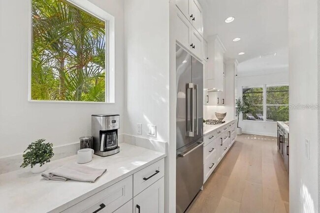 Building Photo - 7346 Edenmore St