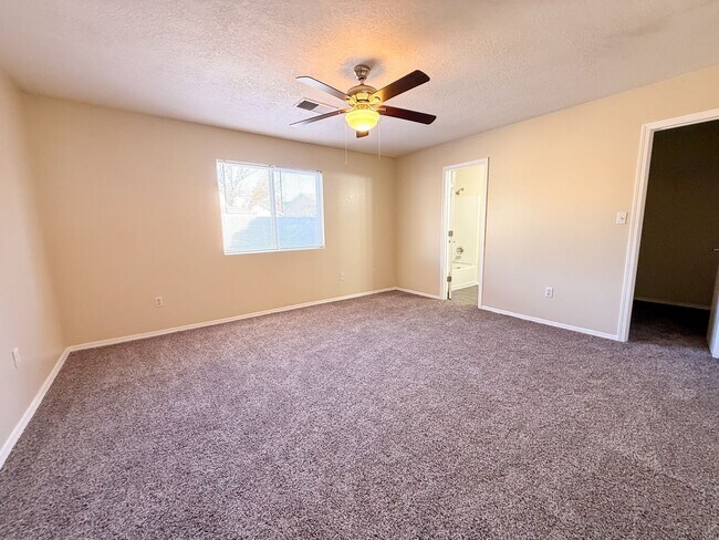 Building Photo - Mirabella Home!