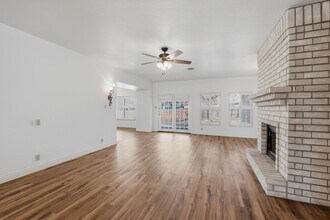 Building Photo - Spacious 4/2.5 in Northwest Crossing