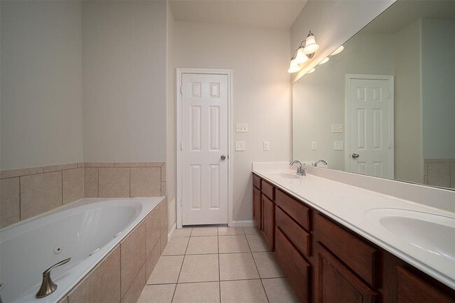 Building Photo - 13111 S Bellaire Estates Dr