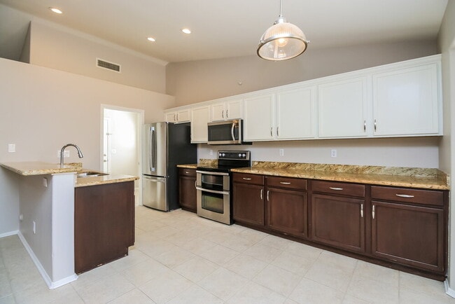 Building Photo - 1620 E Golden Ln