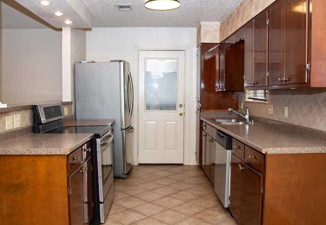 Building Photo - 9495 Landis Dr