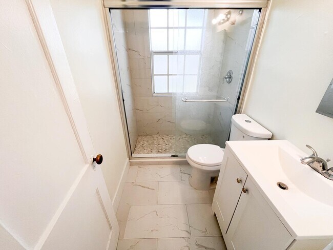 Building Photo - 623 Park Pl