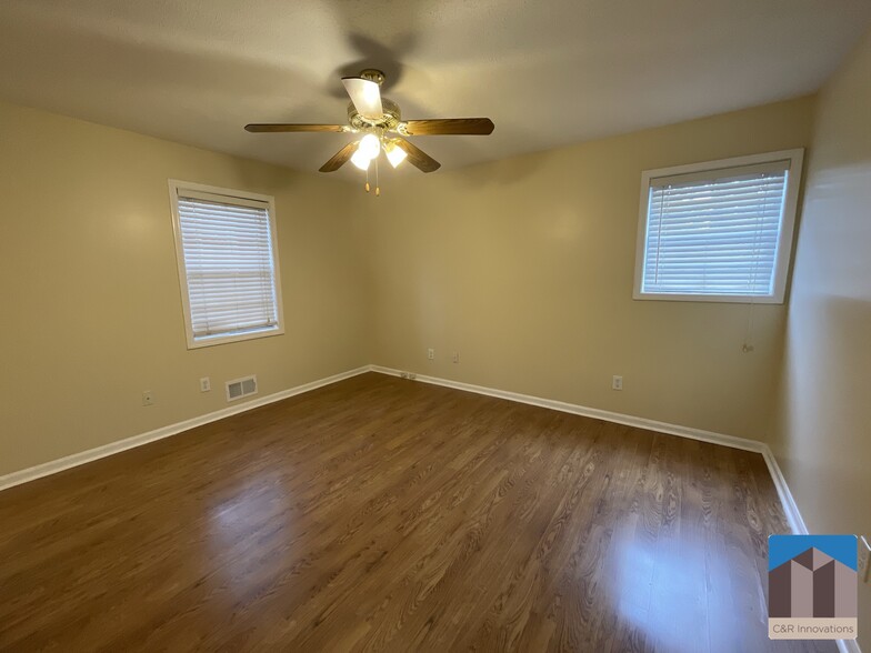 Building Photo - 2595 Woodland Dr NW