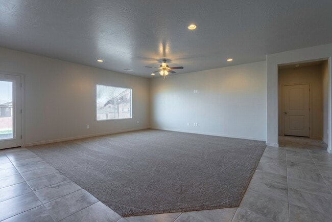 Building Photo - 4 bedroom 2 Bath Home in Desert Edge Cove - RV parking!