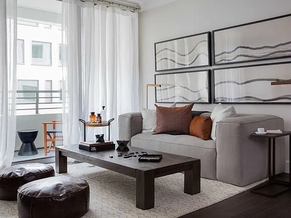Building Photo - Experience Luxury Living in the Heart of H...
