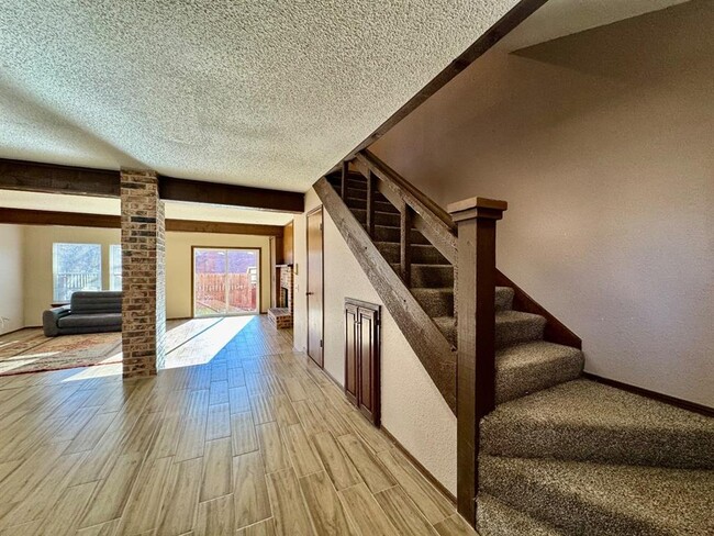 Building Photo - 1622 Windhill Ave