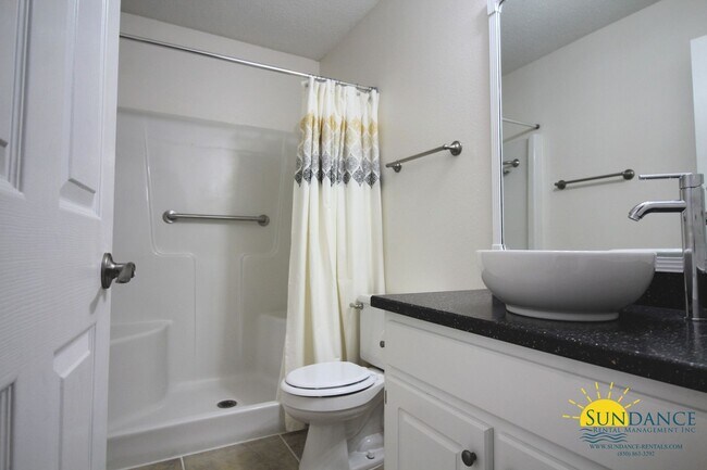 Building Photo - Gorgeous 3 Bedroom Home in Fort Walton Beach