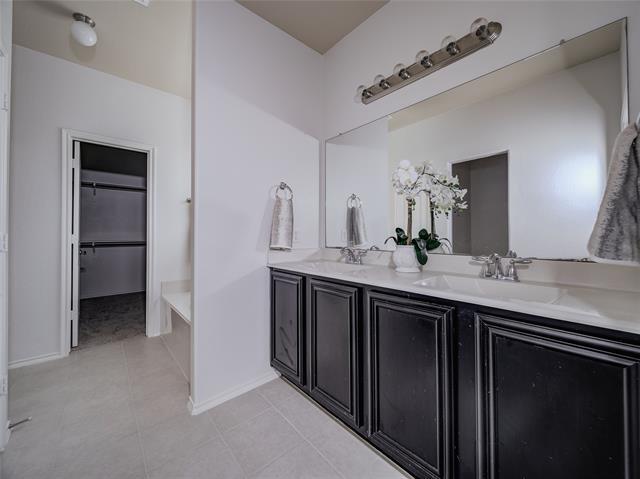 Building Photo - 14923 Lone Spring Dr