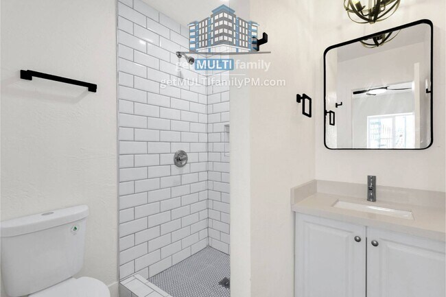 Building Photo - 1006 E Pasadena Ave