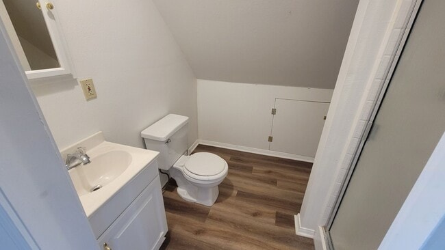 Building Photo - 2028 Linden Dr