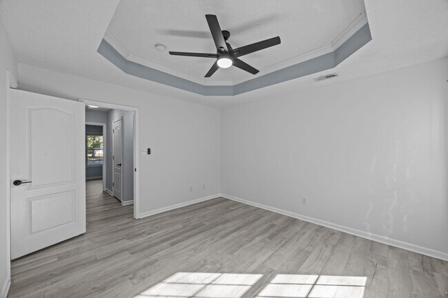 Building Photo - 335 Tall Pine Rd