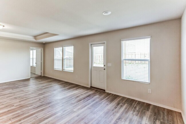 Building Photo - 3 Bedroom Home in Trails of Elizabeth Creek