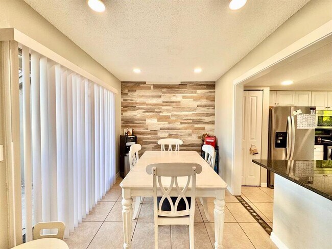 Building Photo - 6345 Newtown Cir