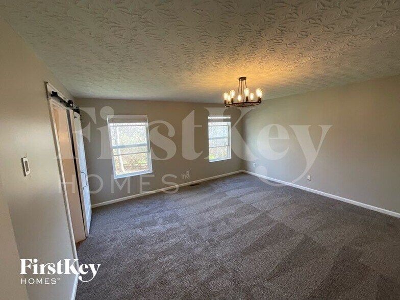 Building Photo - 671 McCormick Ln