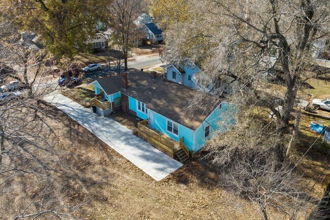 Building Photo - 2224 E 68th St