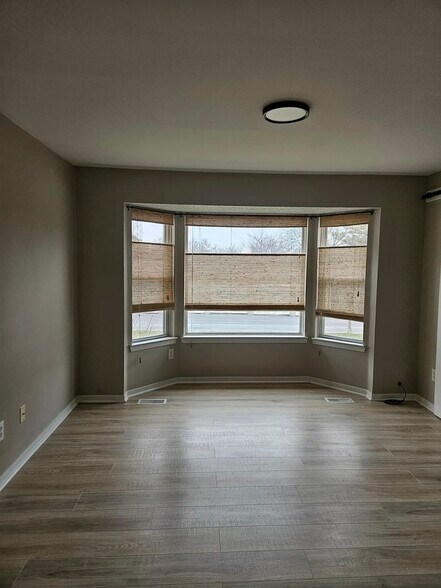 Building Photo - 44900 Bayview Dr