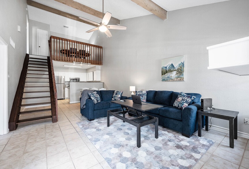 Main Room - 200 Pecan Dr