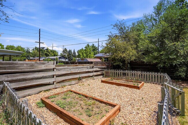 Building Photo - $2,740.95, 4 Beds - 3 Bath, Single Family Home in Denver with Washer and Dryer!
