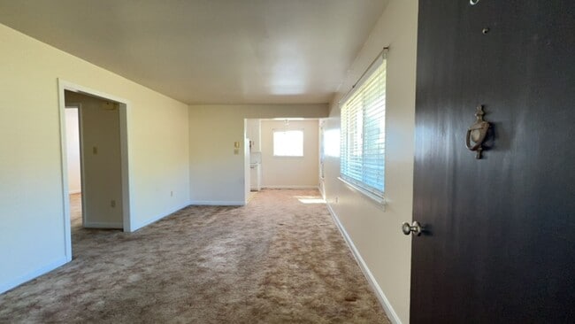 Building Photo - Jeanette Avenue-1041/1043 (Duplex)