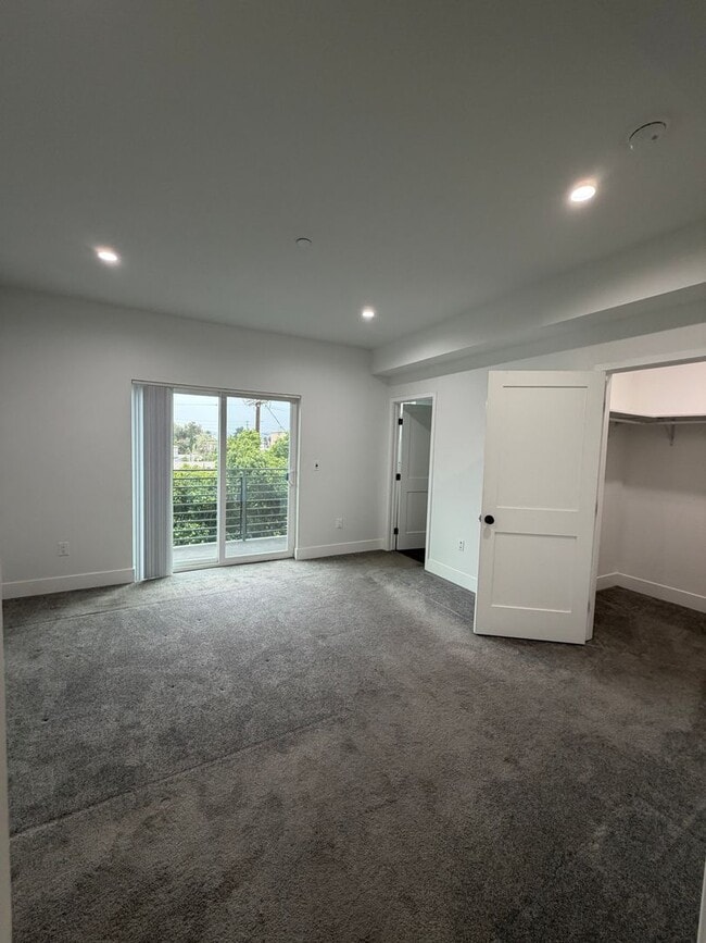 Building Photo - 6905 Ben Ave