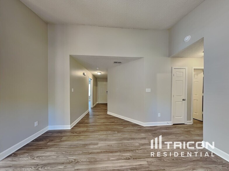Building Photo - 607 Kingville Dr