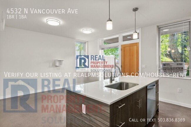 Building Photo - 4532 N Vancouver Ave