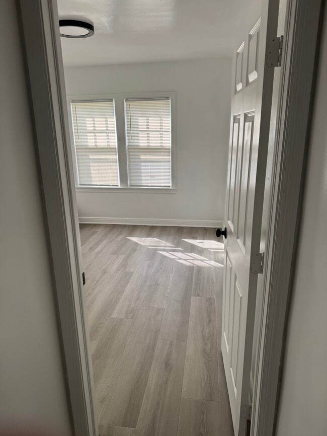 Building Photo - 1596 S Champion Ave