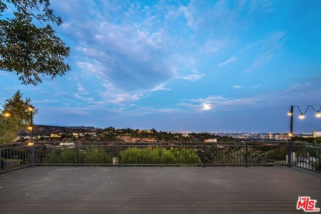 Primary Photo - 1256 Stradella Rd