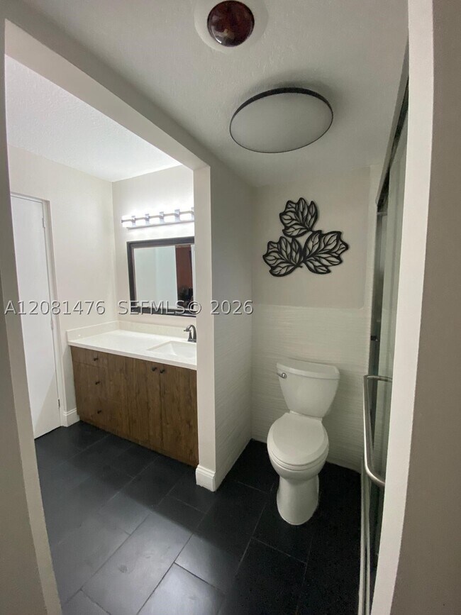 Building Photo - 9451 Evergreen Pl