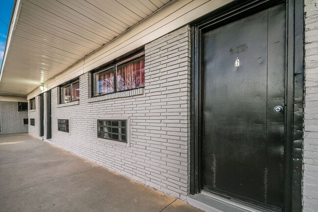 Building Photo - La Luna Luxury Suites