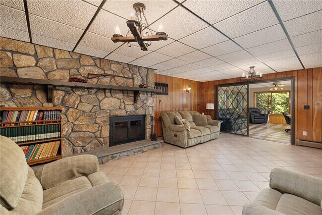 Building Photo - 77 Cherry Hill Rd