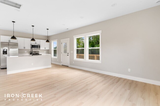 Building Photo - Modern 3-Bed/2.5-Bath Home with Fenced Yar...