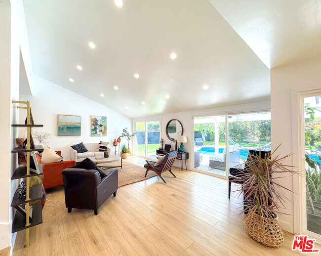 Building Photo - 4327 Cezanne Ave