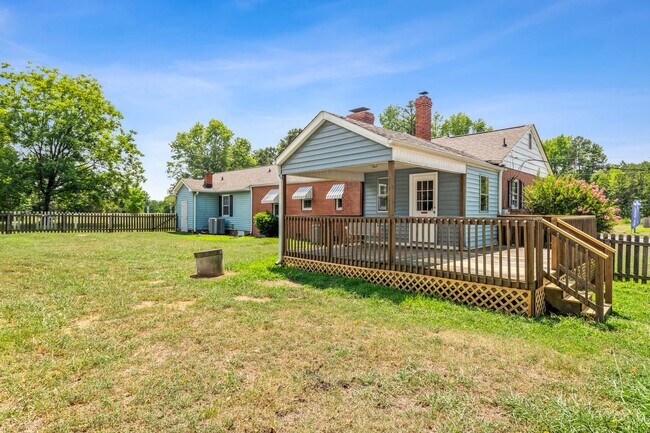 Building Photo - Large Renovated Ranch Home, Two Kitchens & Two Living Areas, Hardwood Flooring, Deck, Fenced!