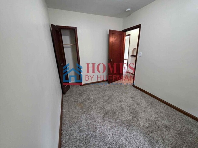 Building Photo - Two Bedroom House | Detached Garage