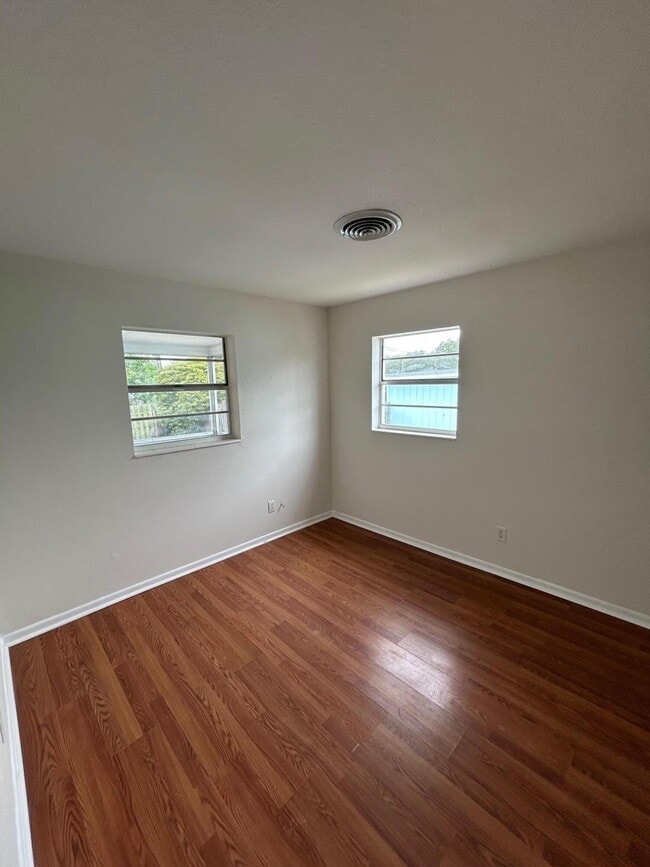 Building Photo - 2180 NE Rustic Way